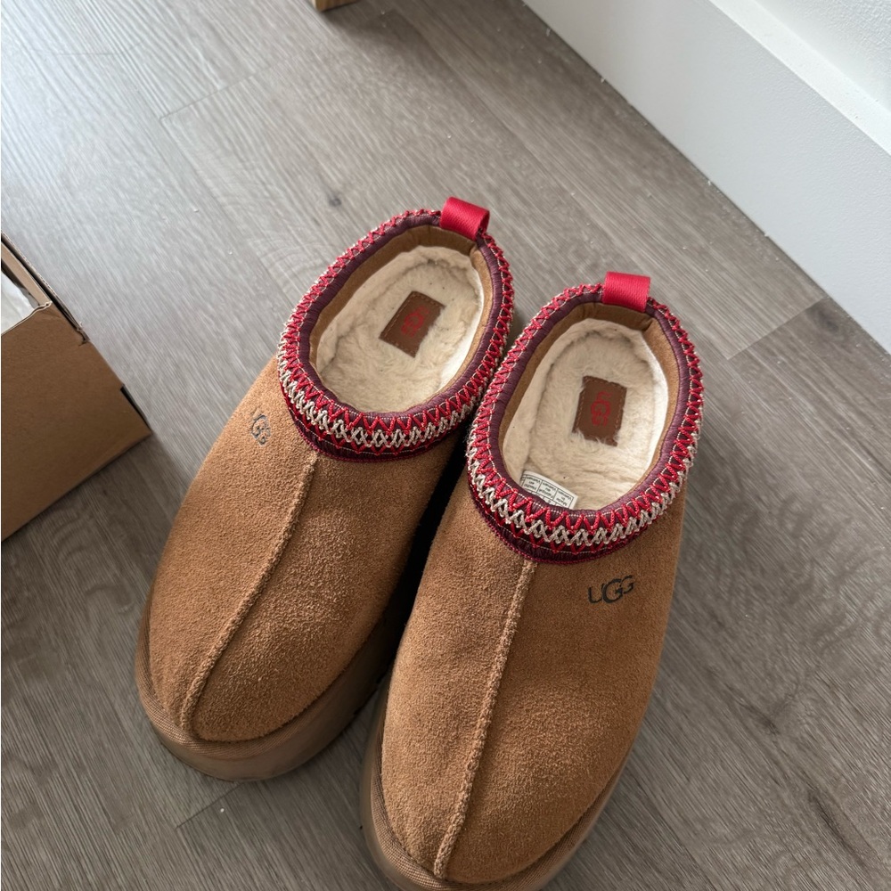 UGG Tasman